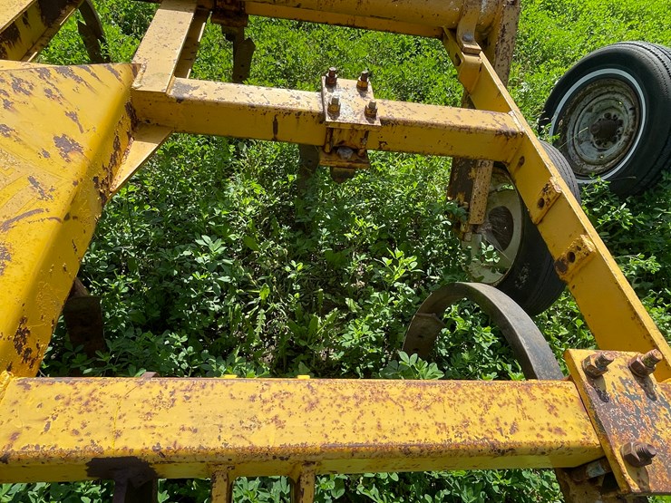 #4437-•-landoll-(7)-tooth-chisel-plow-image-12