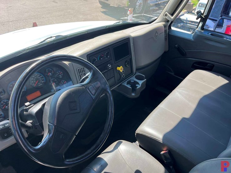 2018-international-durastar-4300-image-10