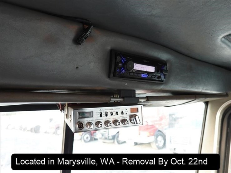 2000-peterbilt-379-image-17
