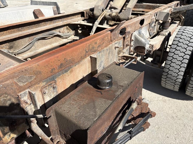 #5081-•-2005-gmc-c4500-4x4-single-axle-dump-truck-image-40