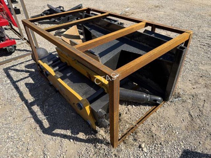 #154-•-industry-skid-steer-post-driver-image-3