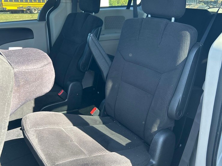2015-dodge-grand-caravan-image-9