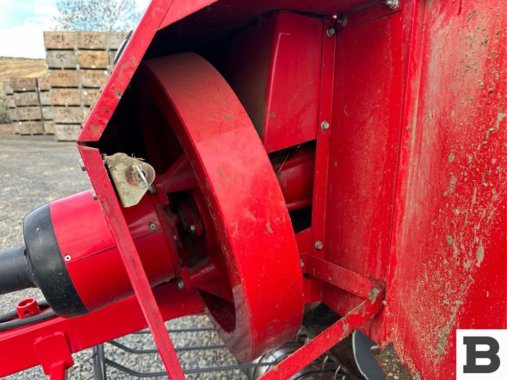 2016-massey-ferguson-1842-image-26