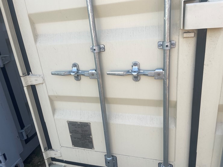#304-•-20'-shipping-container-image-10