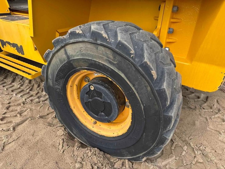 sellick-s80j4e-4-rough-terrain-forklift-image-9