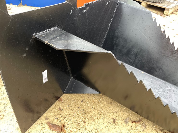 #2015-•-new-kc-40"-skid-steer-spade-bucket-image-6