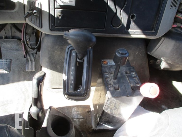 2011-international-durastar-4300-image-11
