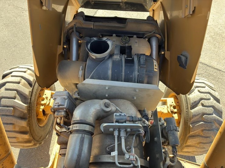 2015-deere-710k-image-17