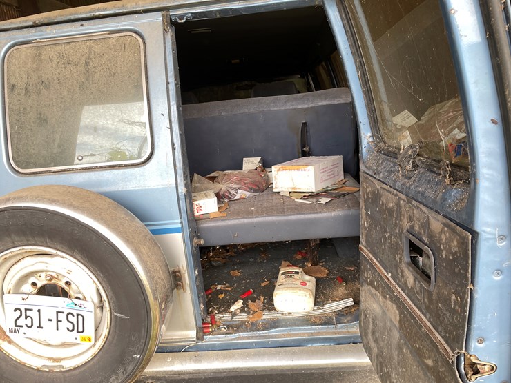 #4481-•-1991-ford-econoline-van-(title-in-delay)-image-17