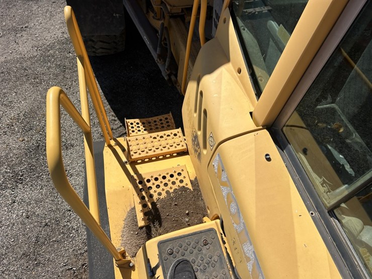 2004-volvo-a40d-image-30