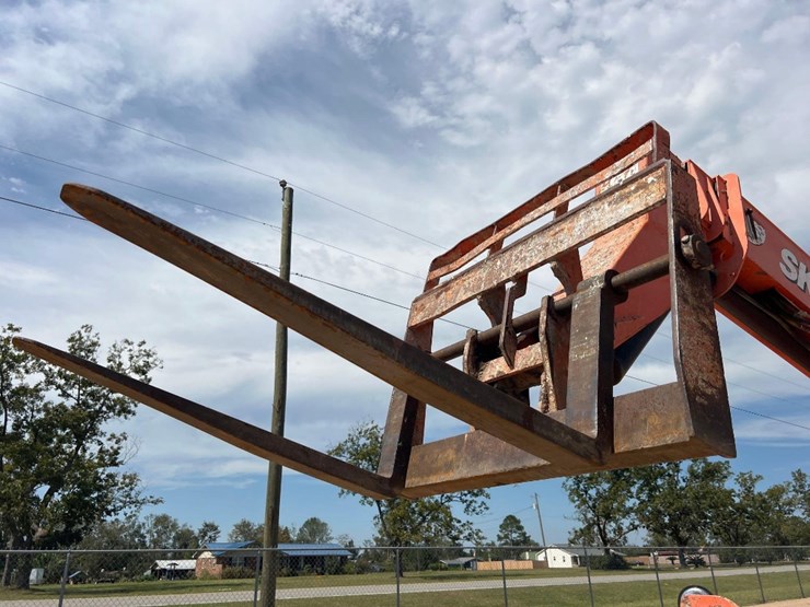 2007-jlg-skytrack-6036-telescopic-forklift-image-9