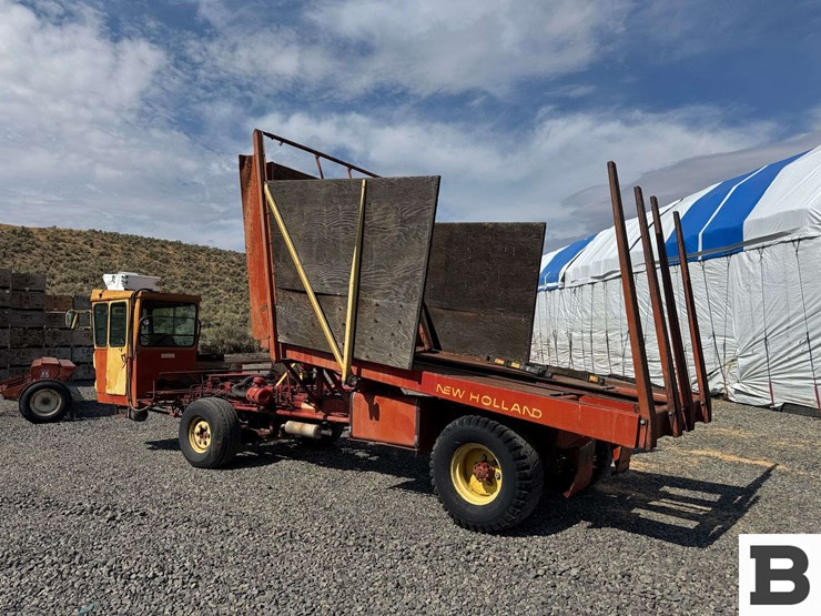 new-holland-1048-image-5