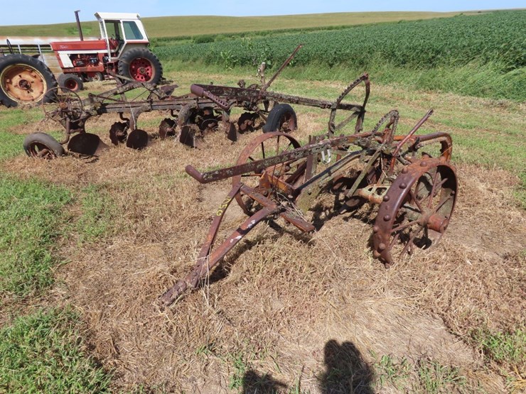 antique-single-bottom-plow-image-2