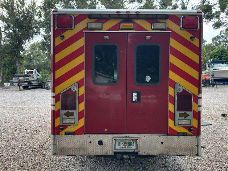 #113-•-2008-chevrolet-ambulance-image-4