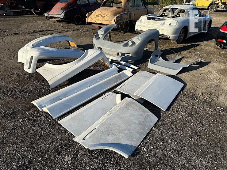 porshce-fiberglass-body-panels-image-3
