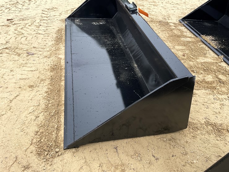 #2004-•-new-kc-90"-skid-steer-bucket-image-8