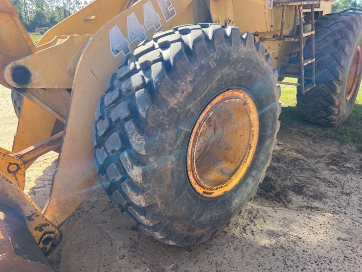 1993-deere-444e-image-7