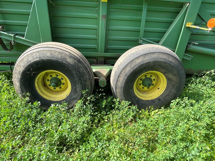 john-deere-200-image-25