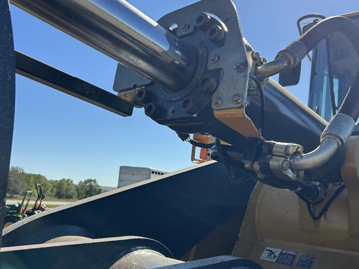 2003-deere-824j-image-16
