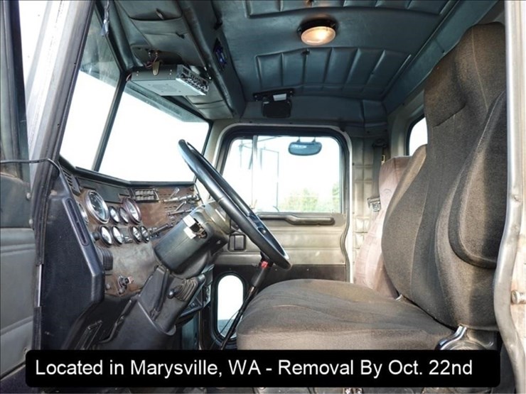 2000-peterbilt-379-image-16