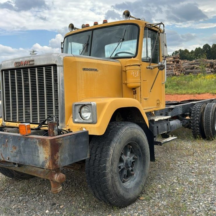 #1960 • 1982 8 Wheel GMC Truck