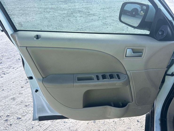 2007-ford-five-hundred-sel-sedan-image-10