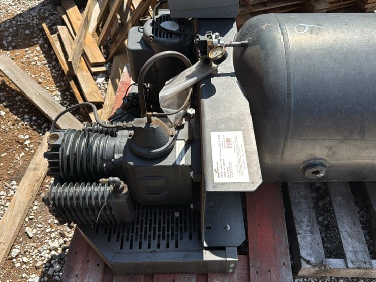 #109-•-stationary-air-compressor-image-3