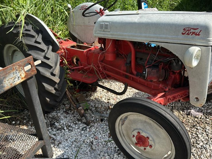 #110-•-1952-ford-8n-tractor-image-3
