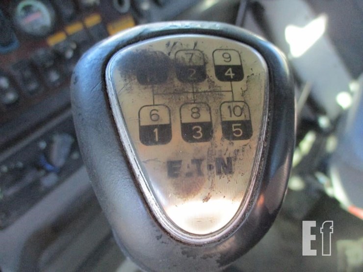 2016-freightliner-114sd-image-10