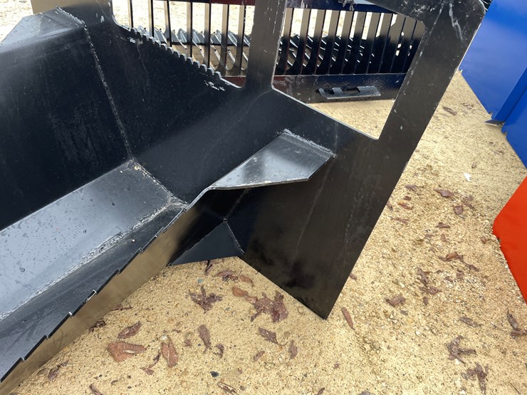 #2015-•-new-kc-40"-skid-steer-spade-bucket-image-8