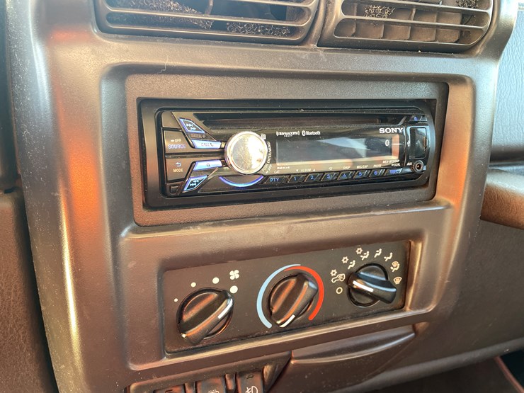 2000-jeep-wrangler-sport-image-67