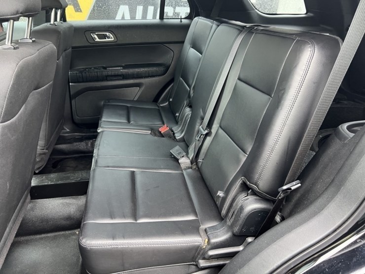 2017-ford-explorer-image-21