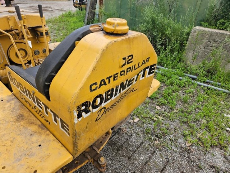 2015-caterpillar-d2-image-24