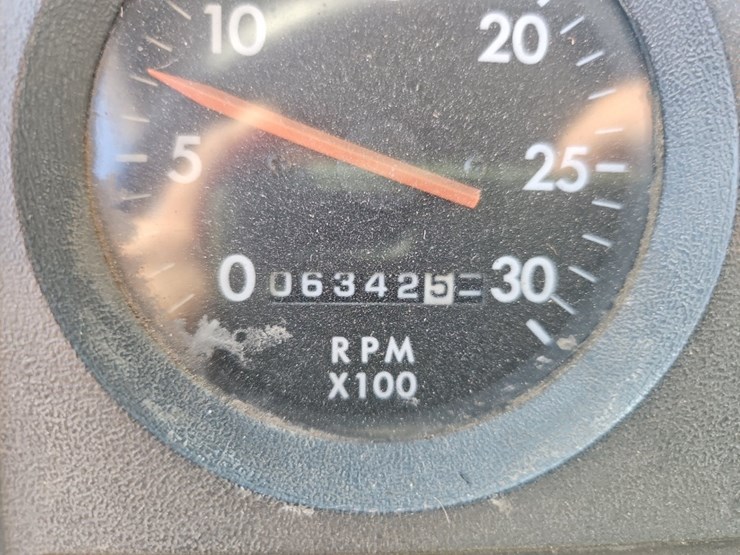 2003-freightliner-fl70-image-36