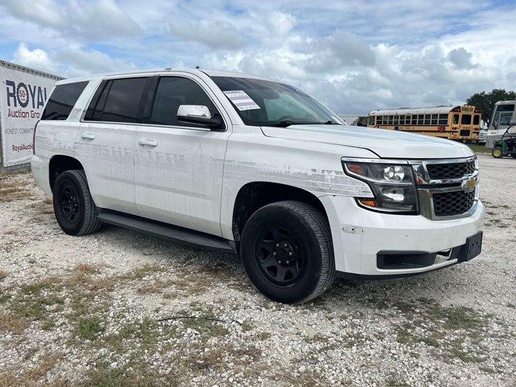 2015-chevrolet-tahoe-image-2