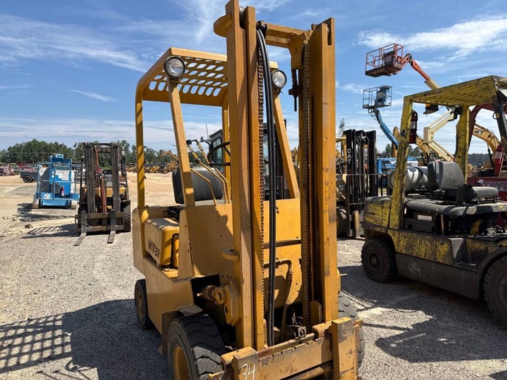 hyster-straight-mast-forklift-image-8