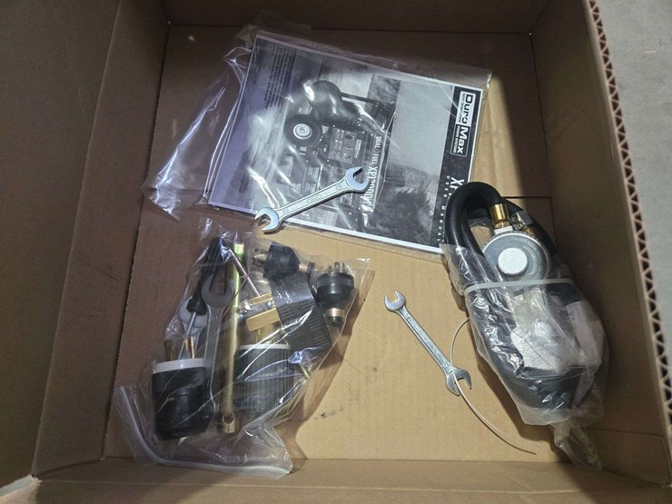 new/unused-duro-max-dual-fuel-xp12000hx-portable-generator-image-14