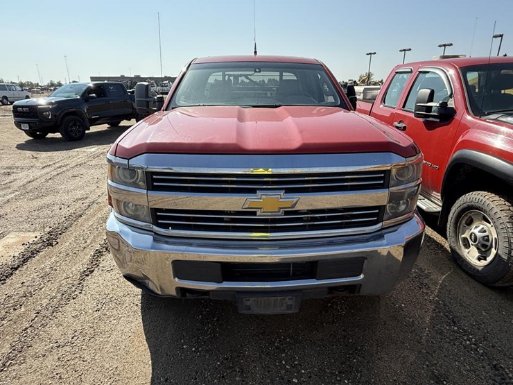 #2114-•-2015-chevrolet-silverado-2500hd-4x4-pickup-truck-image-2