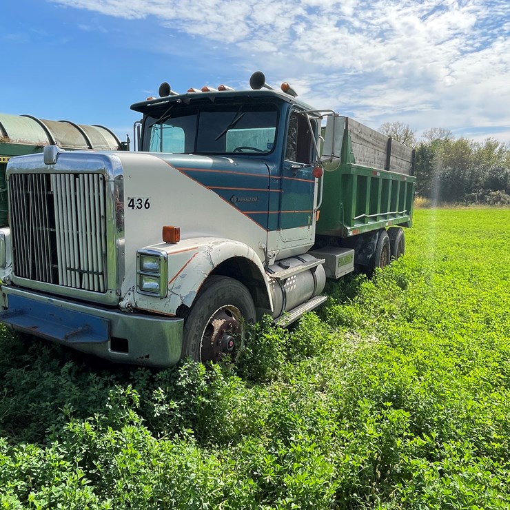#4432 • 1989 International Grain Truck (No Title)