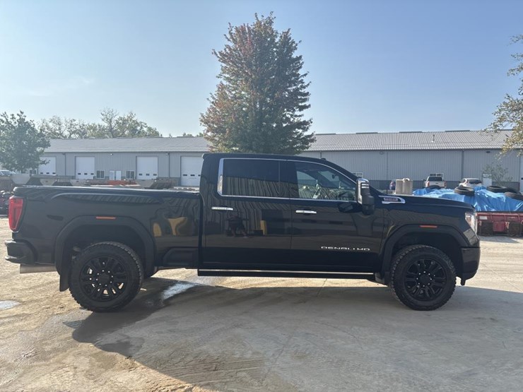 2023-gmc-3500hd-image-4
