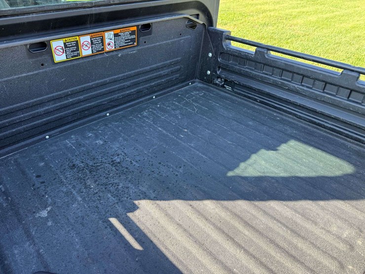 2021-john-deere-gator-image-11