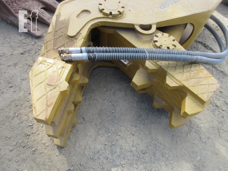 caterpillar-320-image-5