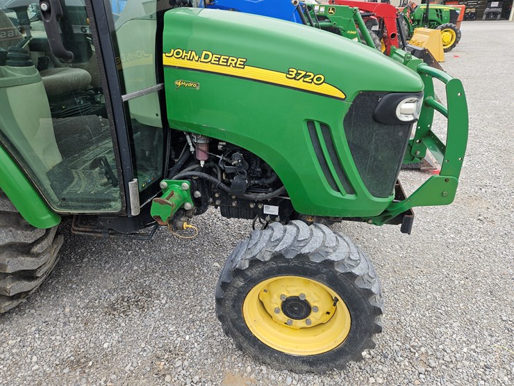 2011-john-deere-3720-image-22
