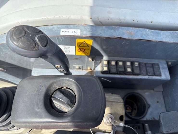 takeuchi-tb240-image-32