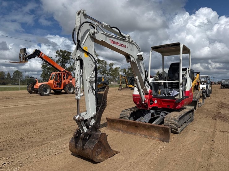 takeuchi-tb240-image-2