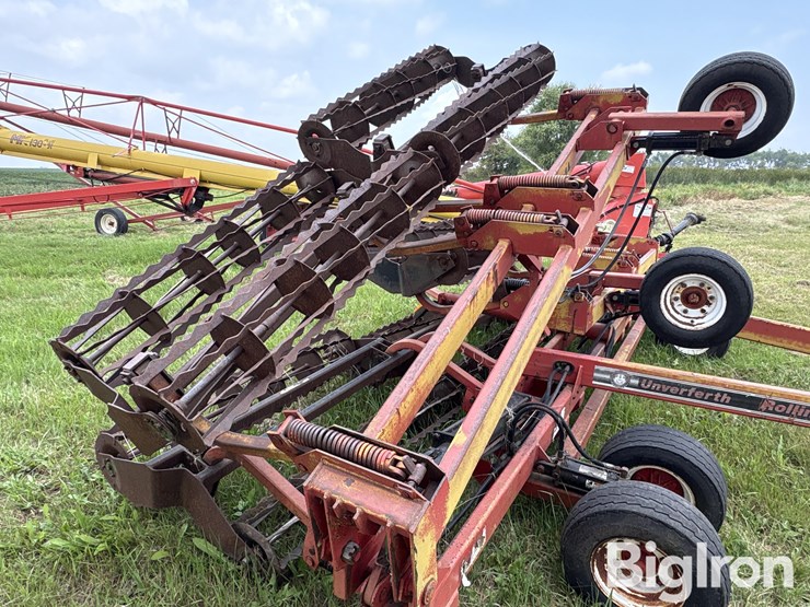 unverferth-35’-rolling-harrow-image-17