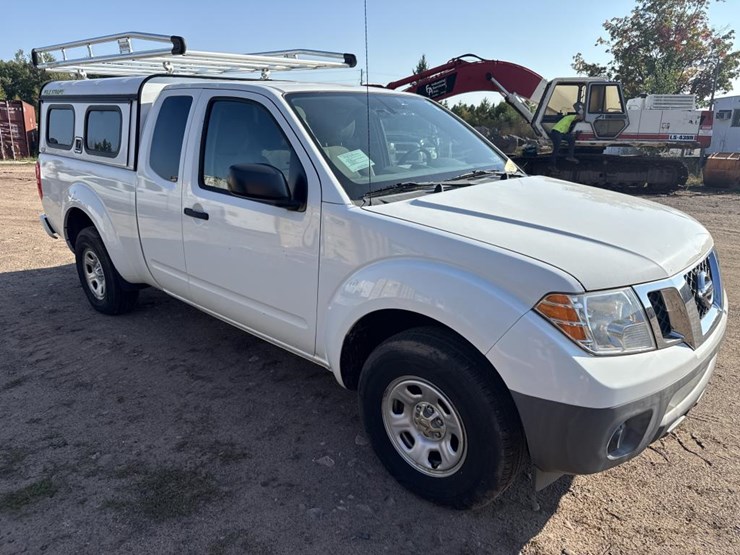 #2906-•-2017-nissan-pickup-truck-image-7
