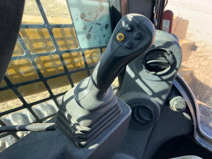 2021-caterpillar-299d3-xe-image-23