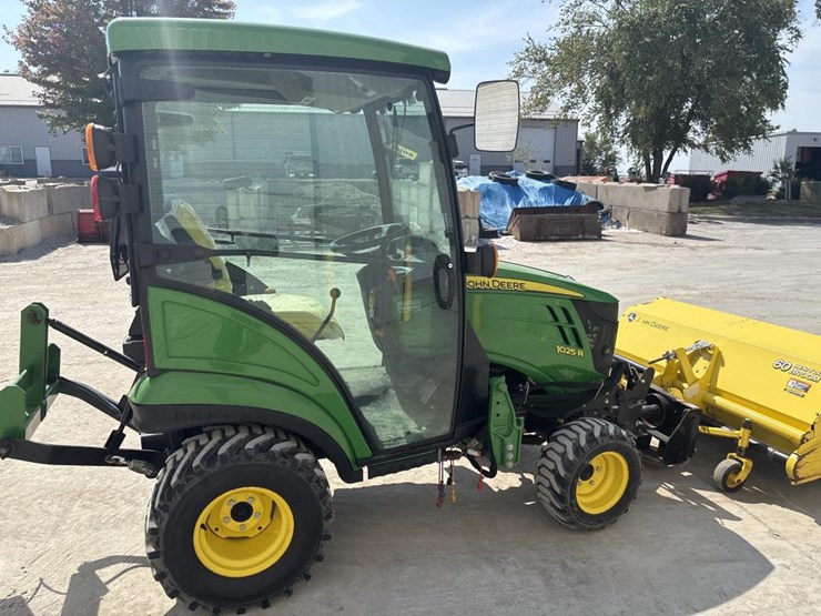 john-deere-1025-image-10