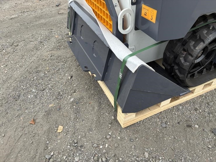 2024-bttl-st25m-6-skid-steer-track-loader-image-5